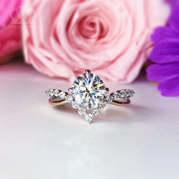 雙色V形襯石鑽石訂婚戒指- LGR042